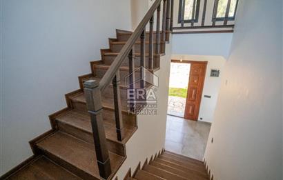 Datça Emecikte 1000m2 Arsa İçinde Deniz Manzaralı,Havuzlu Villa