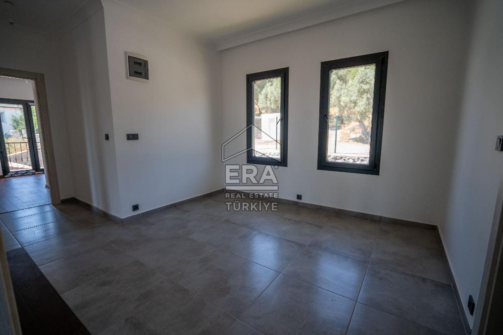 Datça Emecikte 1000m2 Arsa İçinde Deniz Manzaralı,Havuzlu Villa