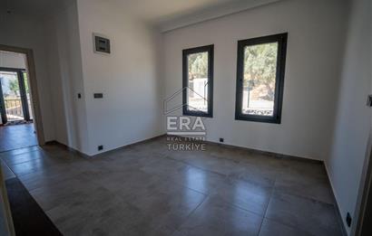 Datça Emecikte 1000m2 Arsa İçinde Deniz Manzaralı,Havuzlu Villa
