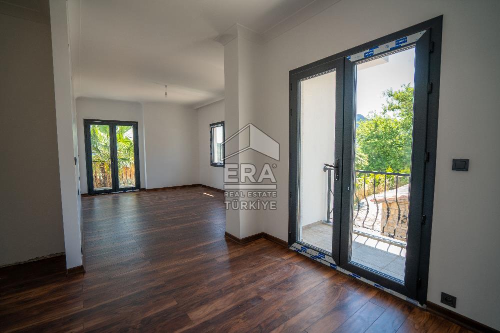 Datça Emecikte 1000m2 Arsa İçinde Deniz Manzaralı,Havuzlu Villa