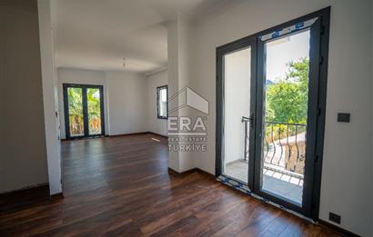 Datça Emecikte 1000m2 Arsa İçinde Deniz Manzaralı,Havuzlu Villa