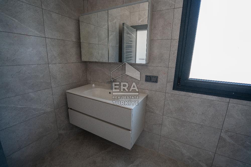 Datça Emecik'te 950 m2 Arsada Deniz Manzaralı 4+1 Havuzlu Villa