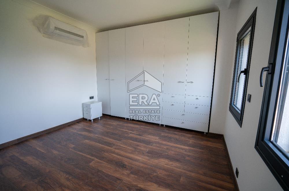 Datça Emecik'te 950 m2 Arsada Deniz Manzaralı 4+1 Havuzlu Villa