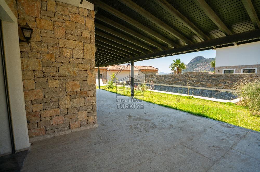 Datça Emecik'te 950 m2 Arsada Deniz Manzaralı 4+1 Havuzlu Villa