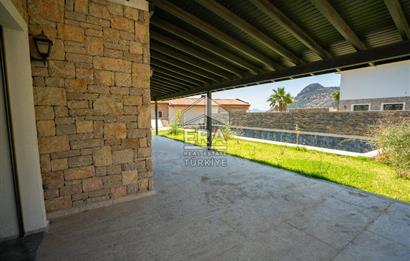 Datça Emecik'te 950 m2 Arsada Deniz Manzaralı 4+1 Havuzlu Villa