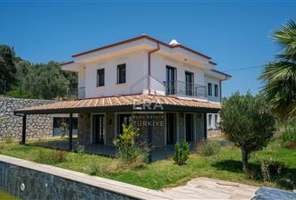 Datça Emecik'te 950 m2 Arsada Deniz Manzaralı 4+1 Havuzlu Villa