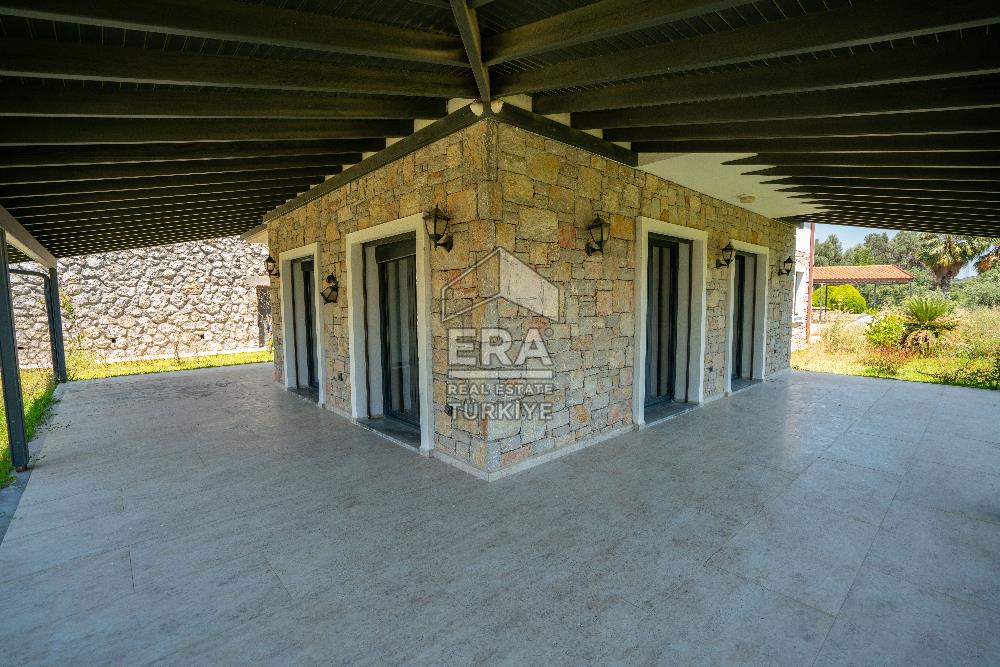 Datça Emecik'te 950 m2 Arsada Deniz Manzaralı 4+1 Havuzlu Villa