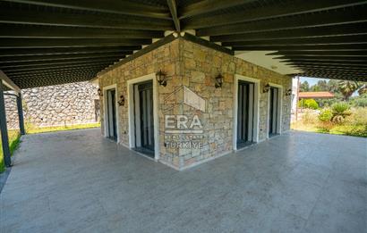 Datça Emecik'te 950 m2 Arsada Deniz Manzaralı 4+1 Havuzlu Villa