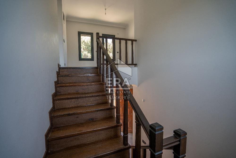 Datça Emecik'te 950 m2 Arsada Deniz Manzaralı 4+1 Havuzlu Villa