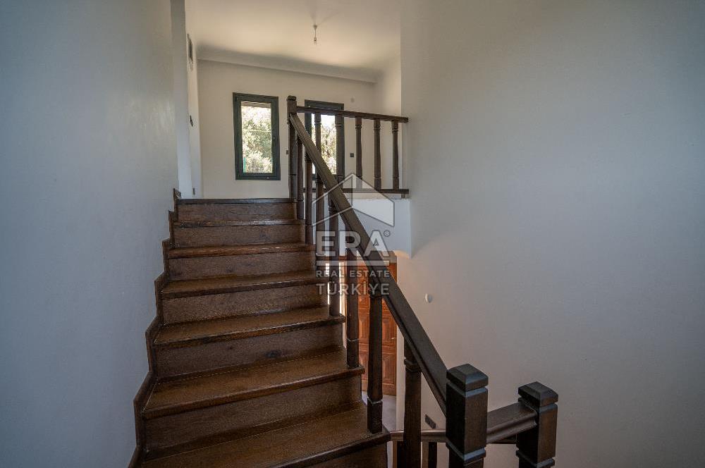 Datça Emecik'te 950 m2 Arsada Deniz Manzaralı 4+1 Havuzlu Villa