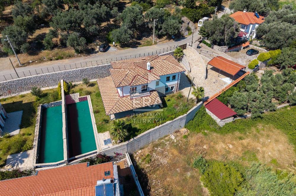 Datça Emecik'te 950 m2 Arsada Deniz Manzaralı 4+1 Havuzlu Villa