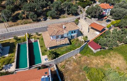 Datça Emecik'te 950 m2 Arsada Deniz Manzaralı 4+1 Havuzlu Villa