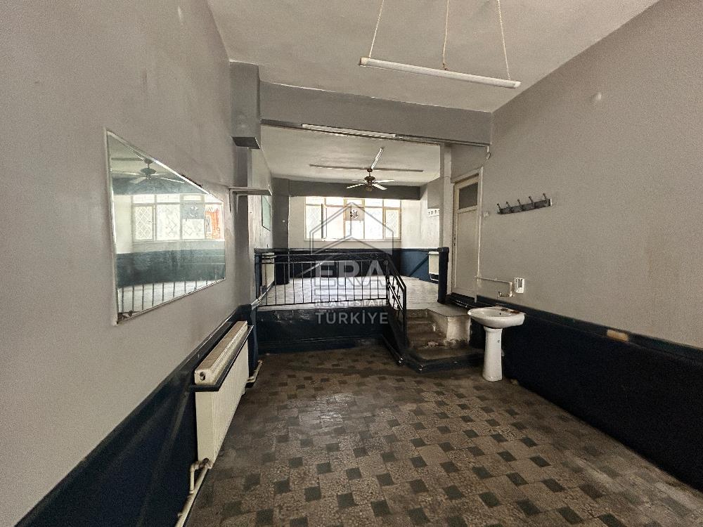 Tarihi Samatya’da Kiralık 90m2 Dükkan Depo Mağaza 