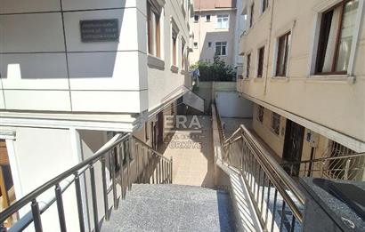 ÜMRANİYE İSTİKLAL MAHALLESİ ANA CADDE 1+1 BAHÇE KATI KİRALIK DAİRE