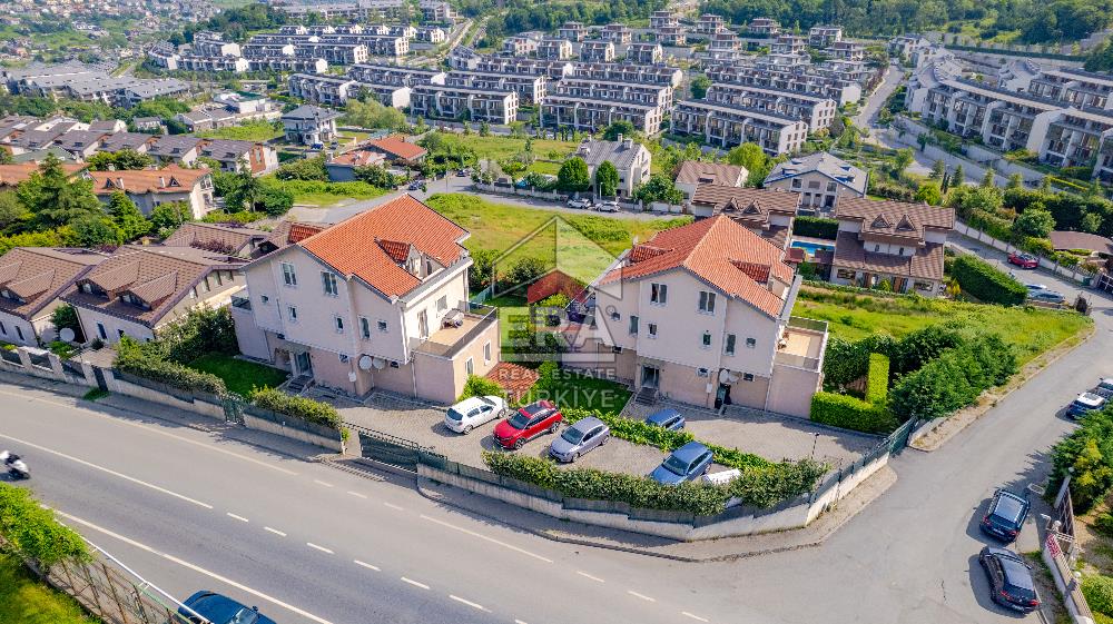 Zekeriyaköy'de iş-ev için Satılık Bina