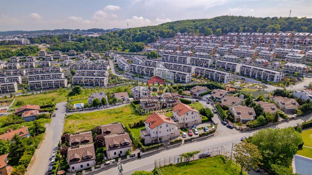 Zekeriyaköy'de iş-ev için Satılık Bina