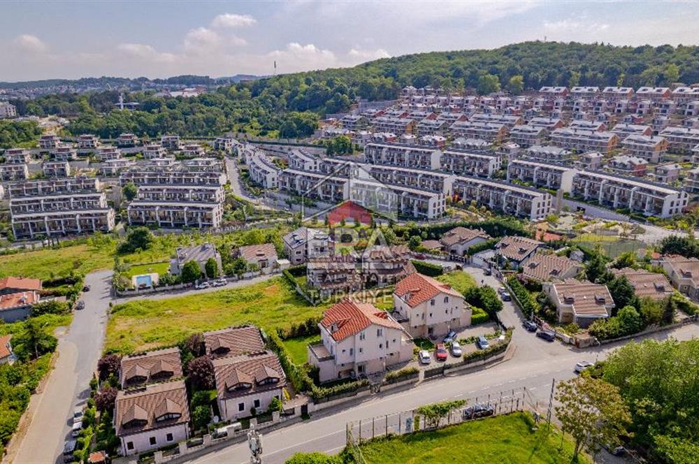 Zekeriyaköy'de iş-ev için Satılık Bina