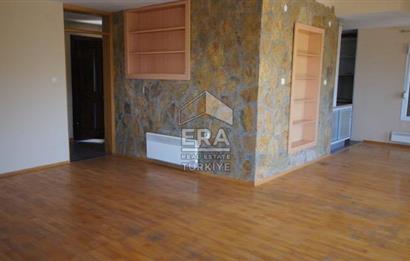 Urla Çeşmealtı Zeytinliköy'de Deniz ve Orman Manzaralı 4+1 Villa