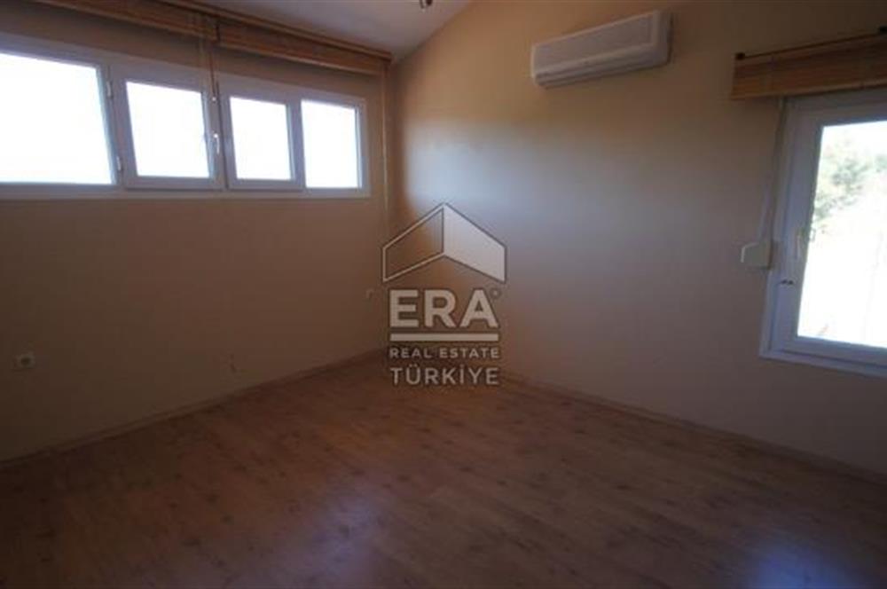 Urla Çeşmealtı Zeytinliköy'de Deniz ve Orman Manzaralı 4+1 Villa