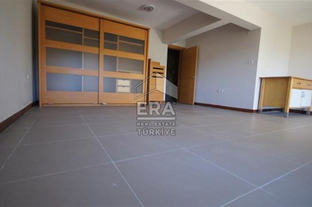 Urla Çeşmealtı Zeytinliköy'de Deniz ve Orman Manzaralı 4+1 Villa