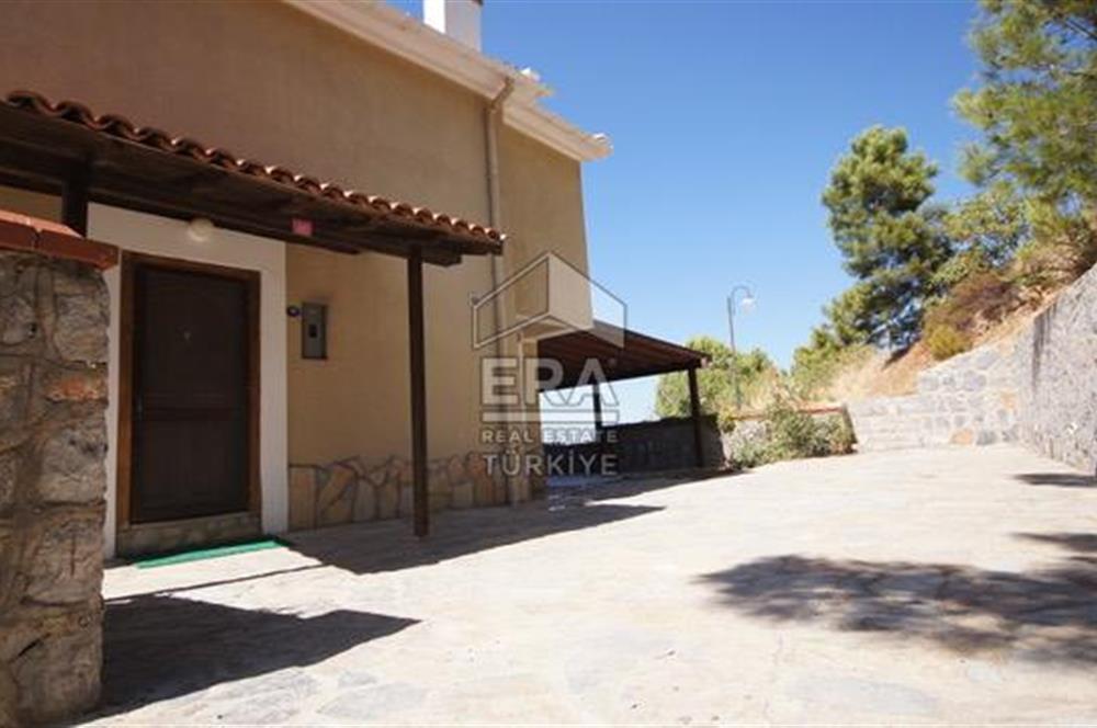 Urla Çeşmealtı Zeytinliköy'de Deniz ve Orman Manzaralı 4+1 Villa