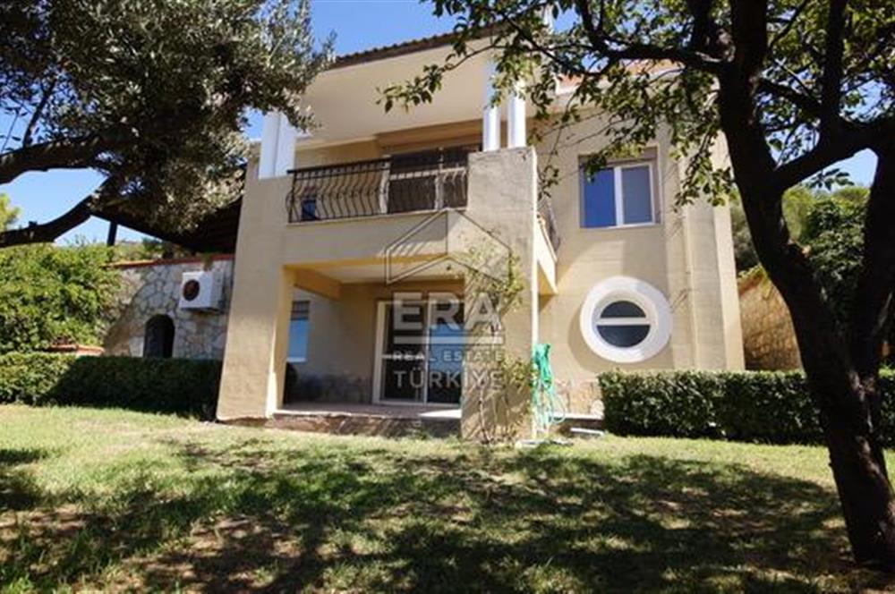 Urla Çeşmealtı Zeytinliköy'de Deniz ve Orman Manzaralı 4+1 Villa