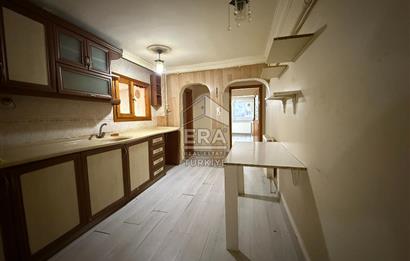 ÜSKÜDAR ZEYNEP KAMİL'DE SATILIK 2+1 DAİRE