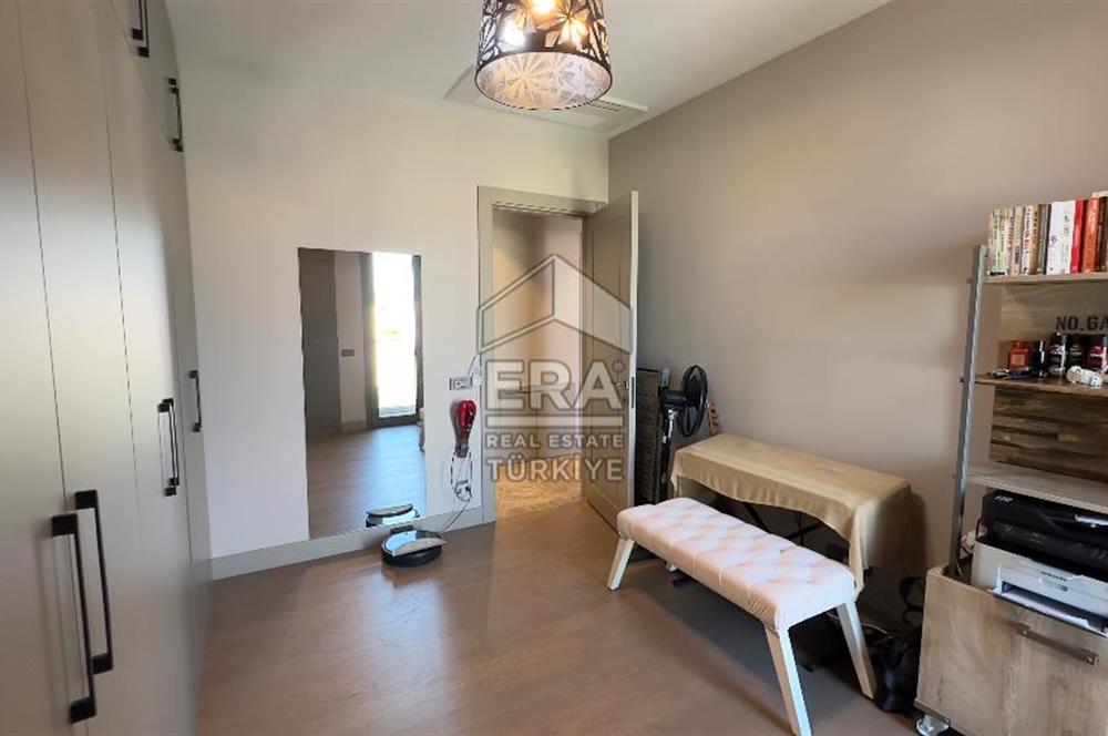 Livin İzmir’de Deniz Manzaralı 3+1 Satılık Daire