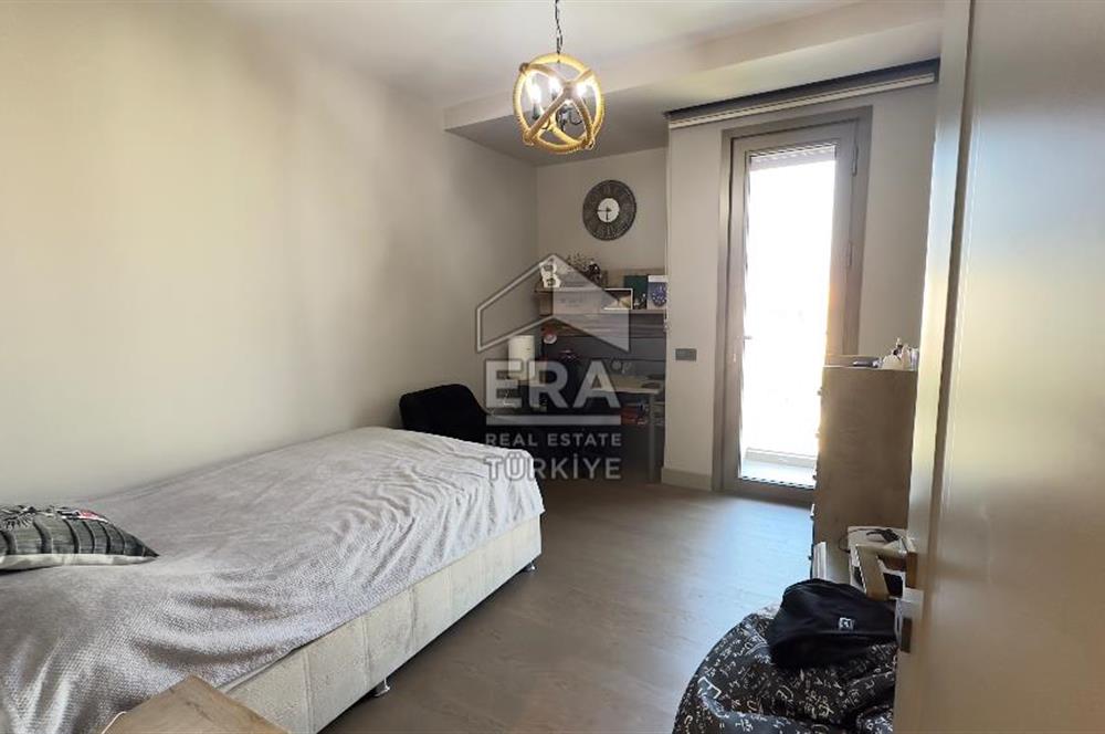 Livin İzmir’de Deniz Manzaralı 3+1 Satılık Daire