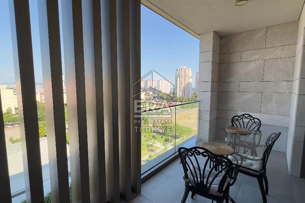 Livin İzmir’de Deniz Manzaralı 3+1 Satılık Daire