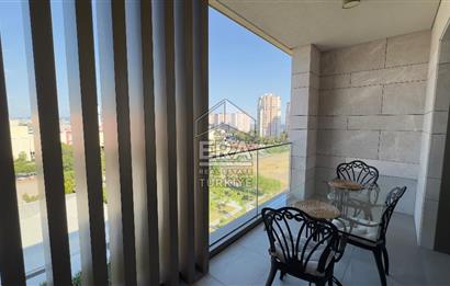 Livin İzmir’de Deniz Manzaralı 3+1 Satılık Daire