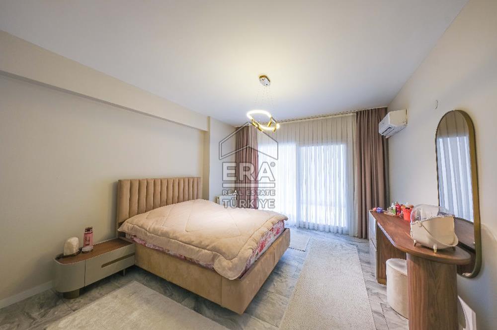 Aliağa Siteler Mahallesi Satılık 6+1 Bahçe Dubleks Daire