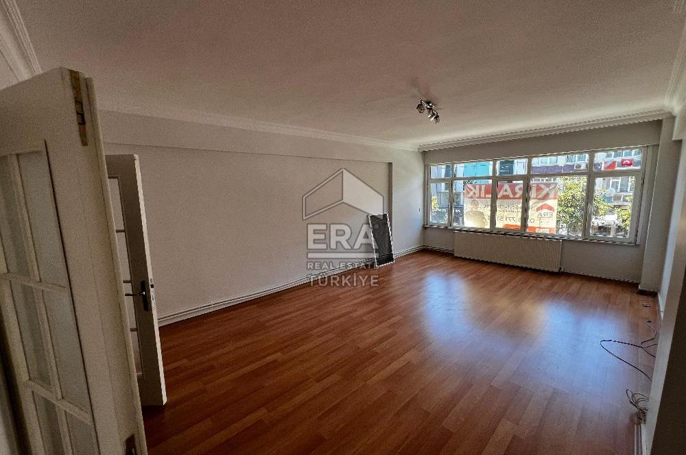 ÜSKÜDAR ALTUNİZADE'DE CADDE ÜZERİ 3+1 KİRALIK 