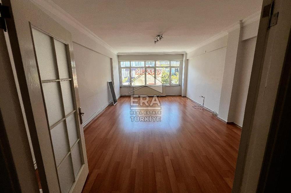 ÜSKÜDAR ALTUNİZADE'DE CADDE ÜZERİ 3+1 KİRALIK 