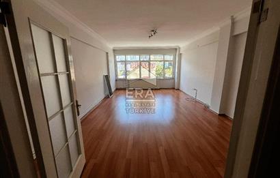 ÜSKÜDAR ALTUNİZADE'DE CADDE ÜZERİ 3+1 KİRALIK 