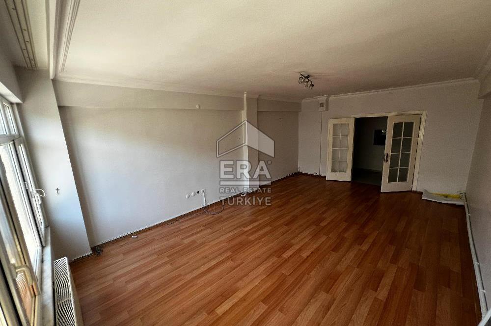 ÜSKÜDAR ALTUNİZADE'DE CADDE ÜZERİ 3+1 KİRALIK 