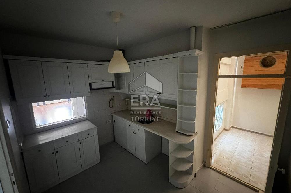 ÜSKÜDAR ALTUNİZADE'DE CADDE ÜZERİ 3+1 KİRALIK 