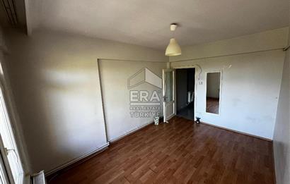 ÜSKÜDAR ALTUNİZADE'DE CADDE ÜZERİ 3+1 KİRALIK 