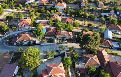 ERA FLY'DAN AKÇAPINAR'DA SATILIK HARİKA KONUMDA ARSA VE EV