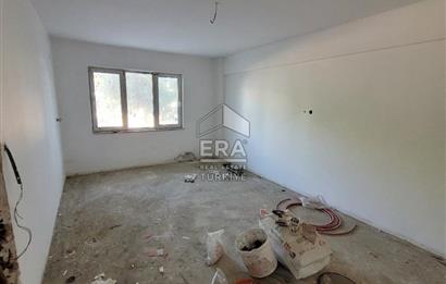 Bahçelievler'de 270 m2 Natamam 3 Katlı Bina