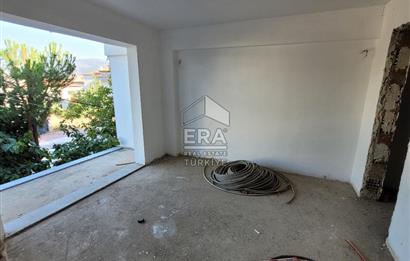 Bahçelievler'de 270 m2 Natamam 3 Katlı Bina