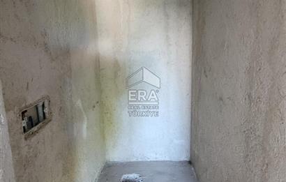 Bahçelievler'de 270 m2 Natamam 3 Katlı Bina