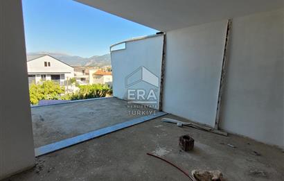 Bahçelievler'de 270 m2 Natamam 3 Katlı Bina