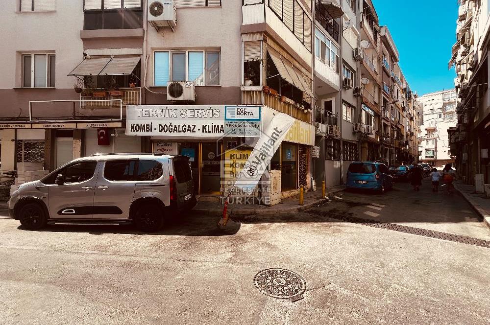 Konak Güzelyalı Mahallesi'nde Satılık Köşe Dükkan