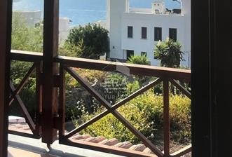 YALIKAVAK'DA SİTE İÇİ MUHTEŞEM MANZARALI KİRALIK EŞYALI MÜSTAKİL YAZLIK