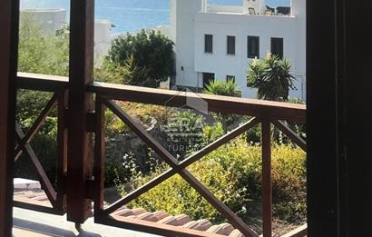 YALIKAVAK'DA SİTE İÇİ MUHTEŞEM MANZARALI KİRALIK EŞYALI MÜSTAKİL YAZLIK