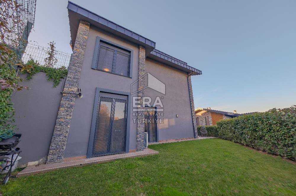 Sarıyer Uskumruköy'de 5+1, 300m2 Lüks İkiz Villa