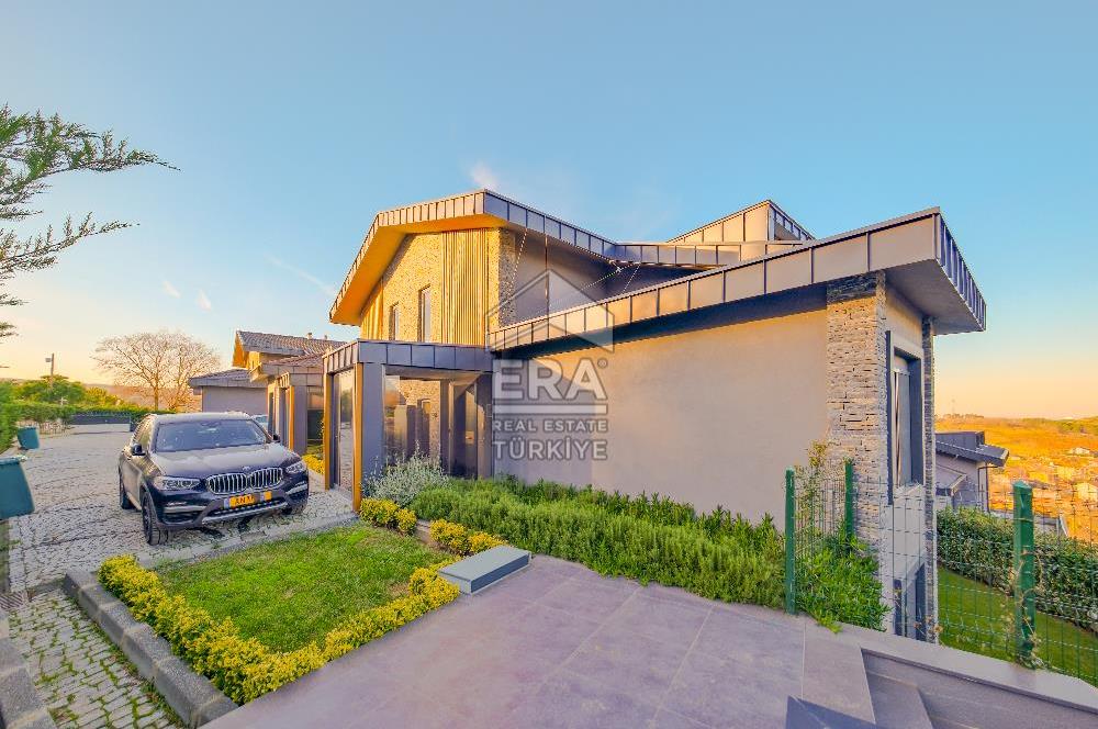 Sarıyer Uskumruköy'de 5+1, 300m2 Lüks İkiz Villa