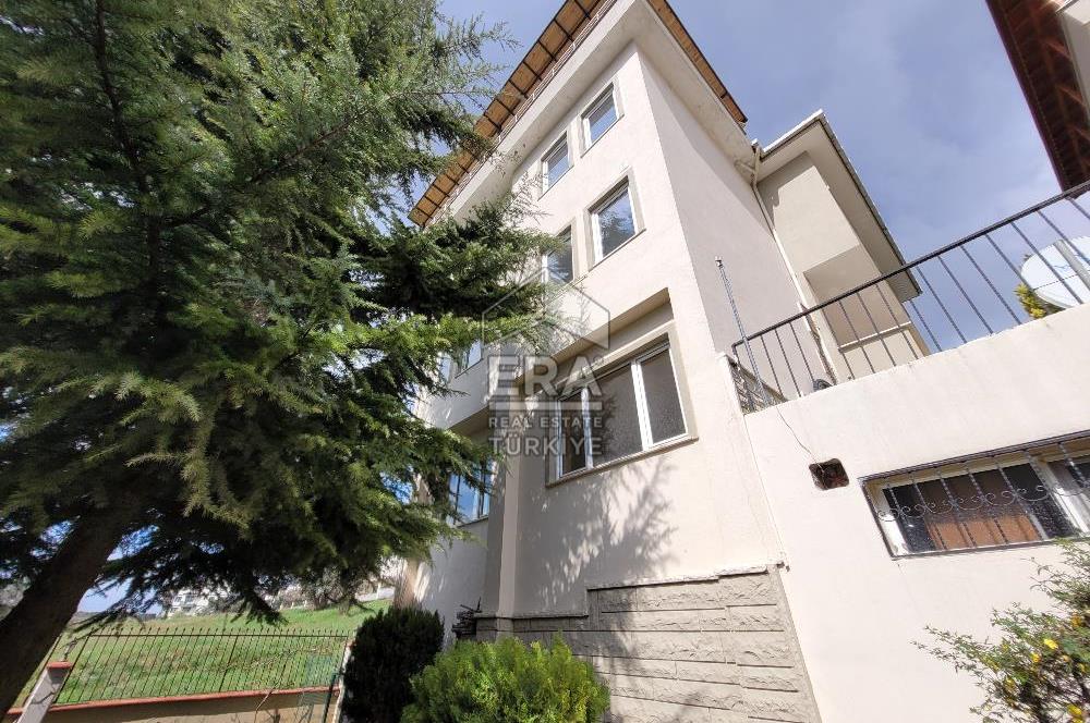 GEBZE DARICA'DA SİTE İÇERİSİNDE DENİZ MANZARALI SATILIK VİLLA