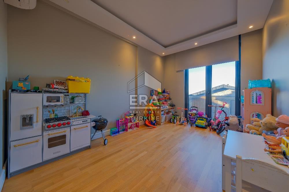 Sarıyer Uskumruköy'de 5+1, 300m2 Lüks İkiz Villa